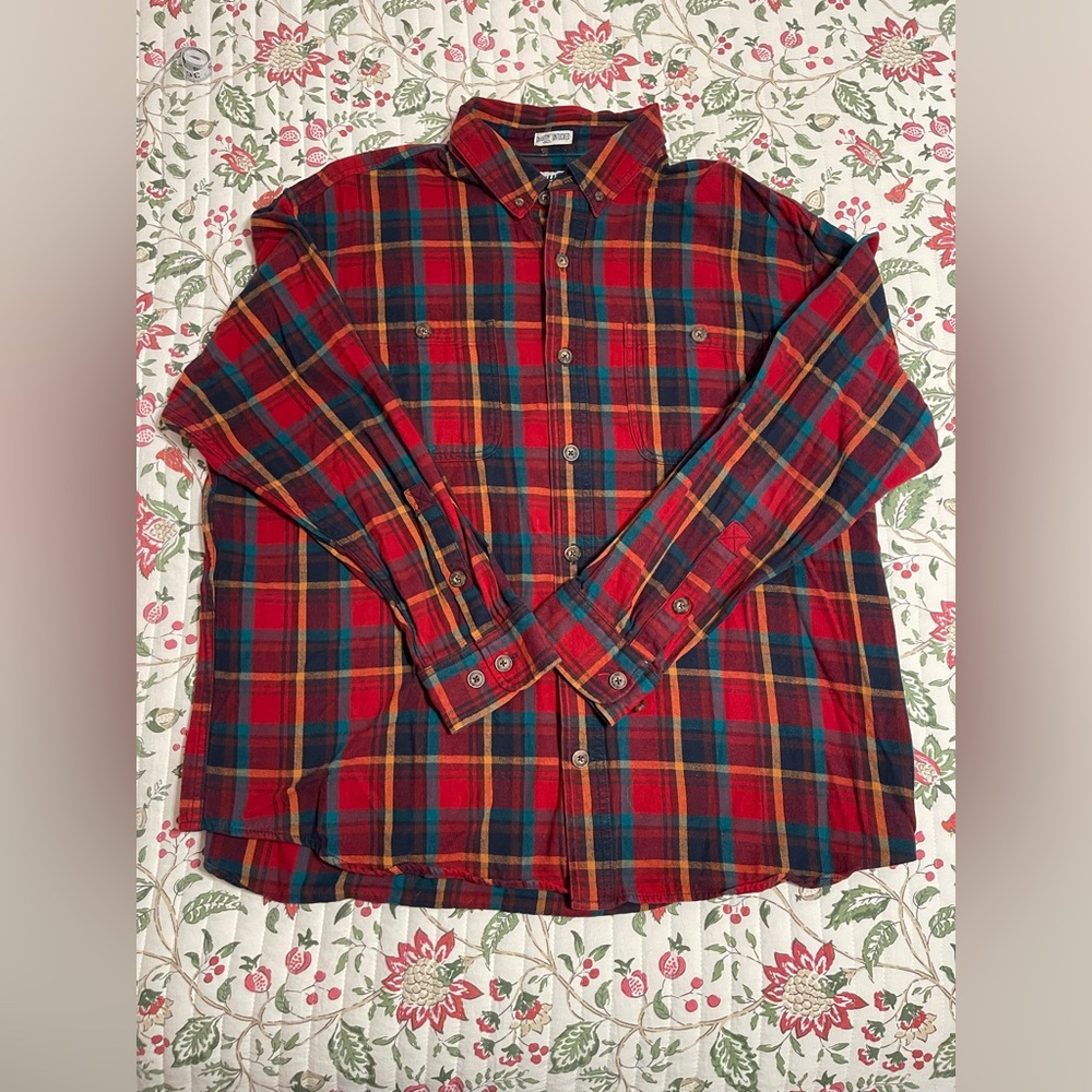 Duluth Trading Co Red and Green Plaid Men's Shirt